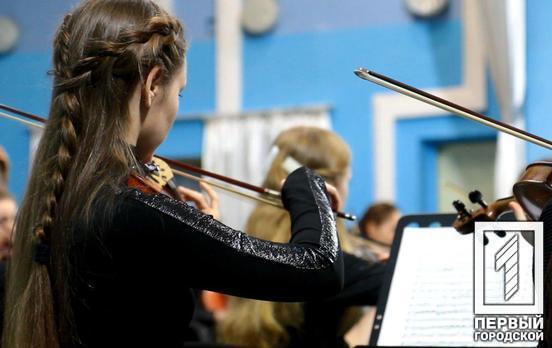 Кривой Рог музыкальный: камерный оркестр сыграл рождественский концерт в областном колледже