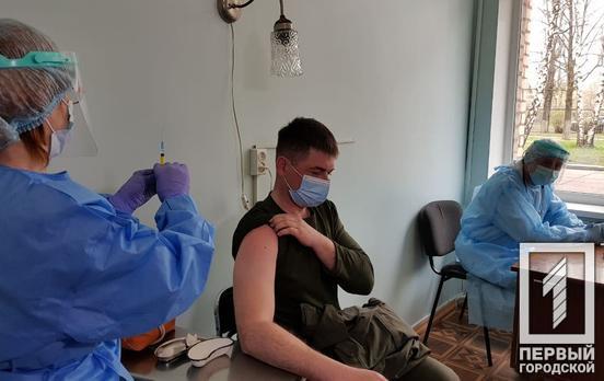 В Кривом Роге стартовала кампания по вакцинации военнослужащих части 3011 Нацгвардии Украины