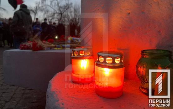 Столетие начала массового голода в Украине: у памятника жертв Голодоморов в Кривом Роге почтили молитвой тех, кто умер страшной смертью