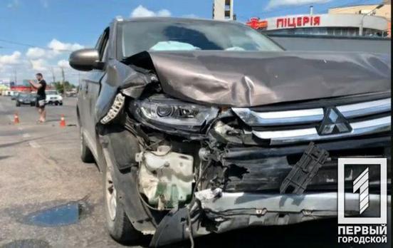 На одном из перекрёстков Кривого Рога столкнулись два автомобиля: пострадала беременная женщина