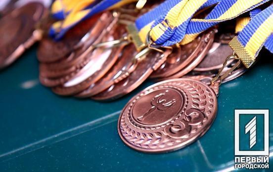 Бронзовую медаль вручили юной жительнице Кривого Рога за удачное выступление на Кубке дружбы в Люксембурге по художественной гимнастике