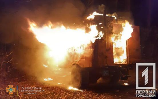 В Кривом Роге пожарные ликвидировали возгорание грузового автомобиля