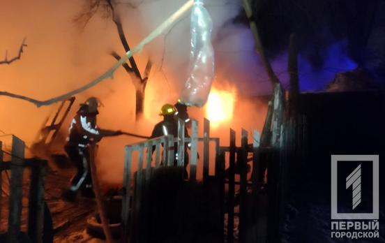 Вечером в Кривом Роге огонь полностью уничтожил пять сараев