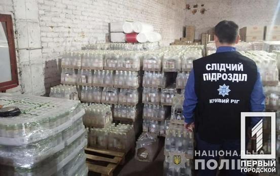 В складском помещении магазина полицейские Кривого Рога изъяли 500 ящиков алкоголя с поддельными акцизами