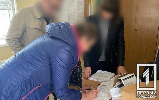 340 тысяч гривен убытков: на Днепропетровщине в служебной халатности подозревают троих сотрудников налоговой