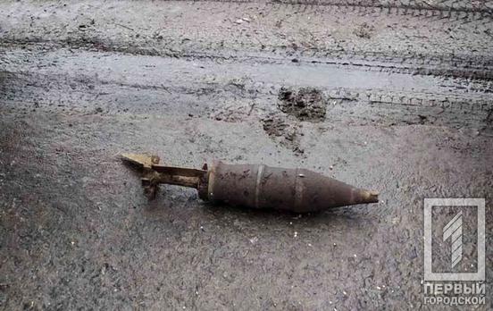В гаражном кооперативе неподалёку от центра Кривого Рога обнаружили артиллерийский снаряд
