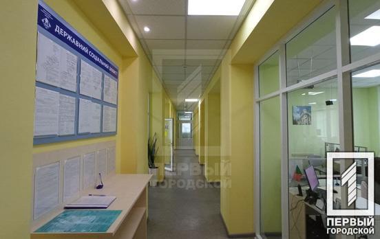 В Кривом Роге проверили на доступность для маломобильных горожан «Прозрачный офис социальных услуг» Ингулецкого района