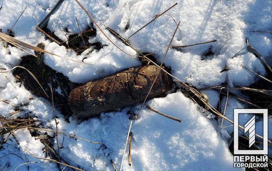 Пиротехники уничтожили устаревший снаряд, обнаруженный на кладбище в Кривом Роге