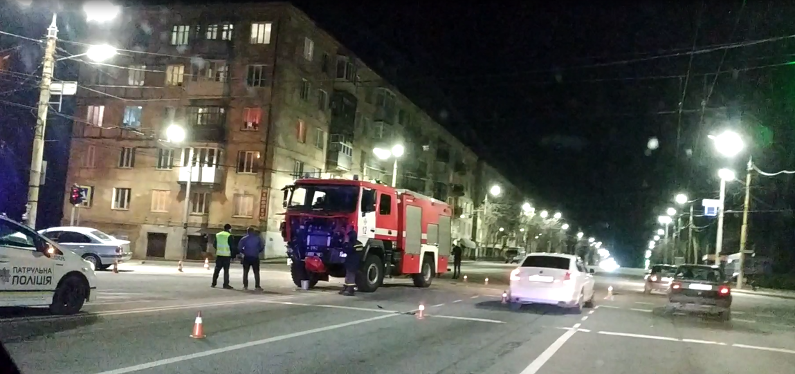 Авария в Кривом Роге – столкнулись BMW и машина спасателей