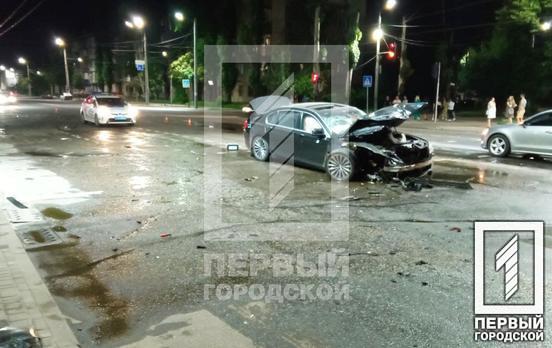 У Кривому Розі зіткнулися BMW і Toyota: щонайменше троє постраждалих