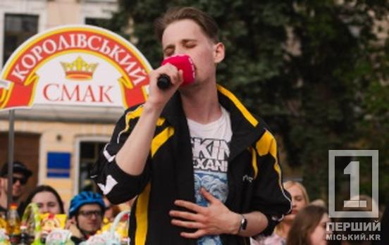 Віддав приз ЗСУ: Андрій Зайцев, музикант із Кривого Рогу, переміг у «Караоке на Майдані»