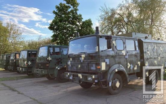 Військова адміністрація Кривого Рогу передала до бригад тероборони ще шість повнопривідних автомобілів IVECO, закуплених за приватні кошти