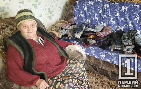 Турбота з тилу: криворіжанка власними силами зробила майже 100 пар шкарпеток, їх передали бійцям 7-го окремого батальйону «Арей» УДА