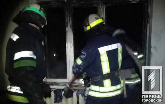 В Кривом Роге пожарные спасли из задымленной квартиры женщину