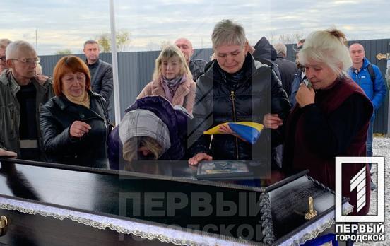 Любил Украину больше жизни: на Центральном кладбище Кривого Рога похоронили павшего Героя Владимира Перепелицу