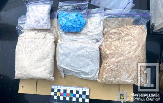 Понад кілограм наркотиків повіз за 450 км від дому: на Вінниччині затримали молодика з Кривого Рогу