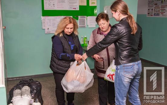 Волонтери Північного ГЗК надають допомогу переселенцям із різних міст України