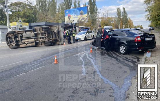 В результаті аварії в одному з районів Кривого Рогу перекинулась автівка