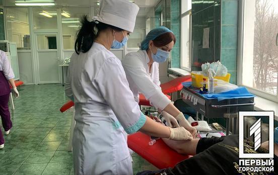 «Здай кров – врятуй життя»: небайдужа молодь Кривого Рогу поповнювала запаси станції переливання крові