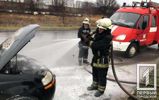 В Кривом Роге на ходу загорелся автомобиль