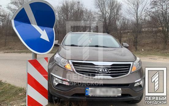 Едва не снёс знак: на объездной дороге Кривого Рога не разминулись два автомобиля, есть пострадавшие