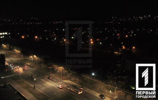 70% робіт виконано: у Кривому Розі триває реконструкція освітлення однієї з центральних вулиць Саксаганського району