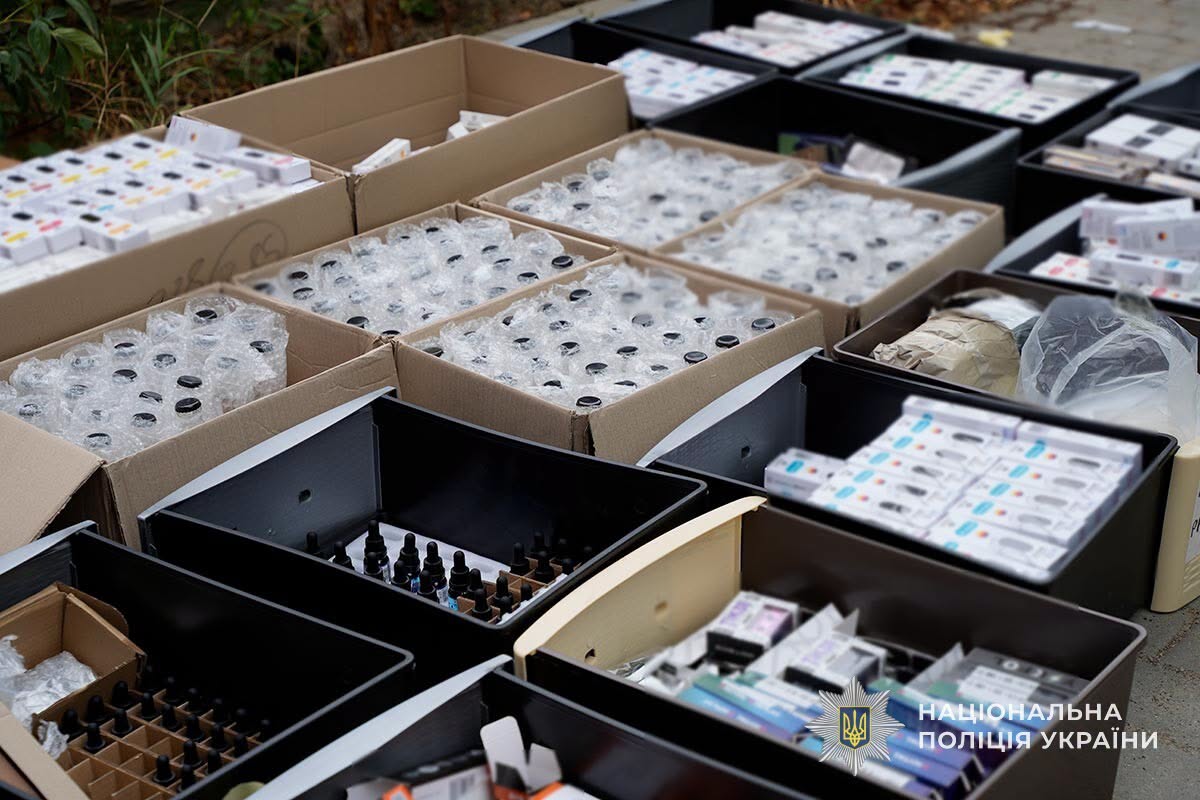 Маскували під легальний CBD: правоохоронці ліквідували масштабну наркомережу з мільйонними оборотами