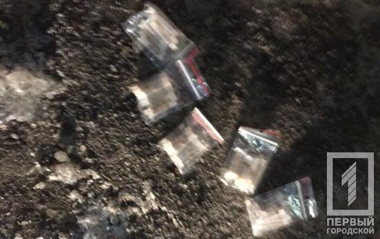 Нашёл неподалёку: в Кривом Роге правоохранители изъяли у мужчины 50 трубочек с метамфетамином