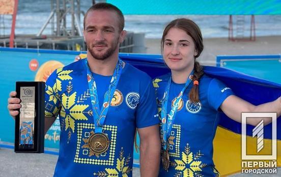 Поборола всех: криворижанка победила на соревнованиях по пляжной борьбе в Румынии