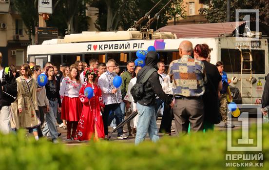Негода не стала на заваді: парад вишиванок у Кривому Розі завершився незабутнім концертом
