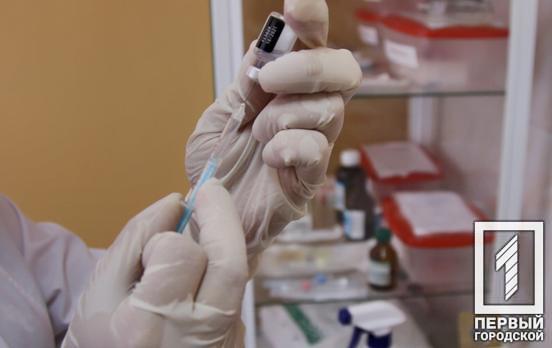 В Кривом Роге от COVID-19 в течение выходных вакцинировались 887 горожан