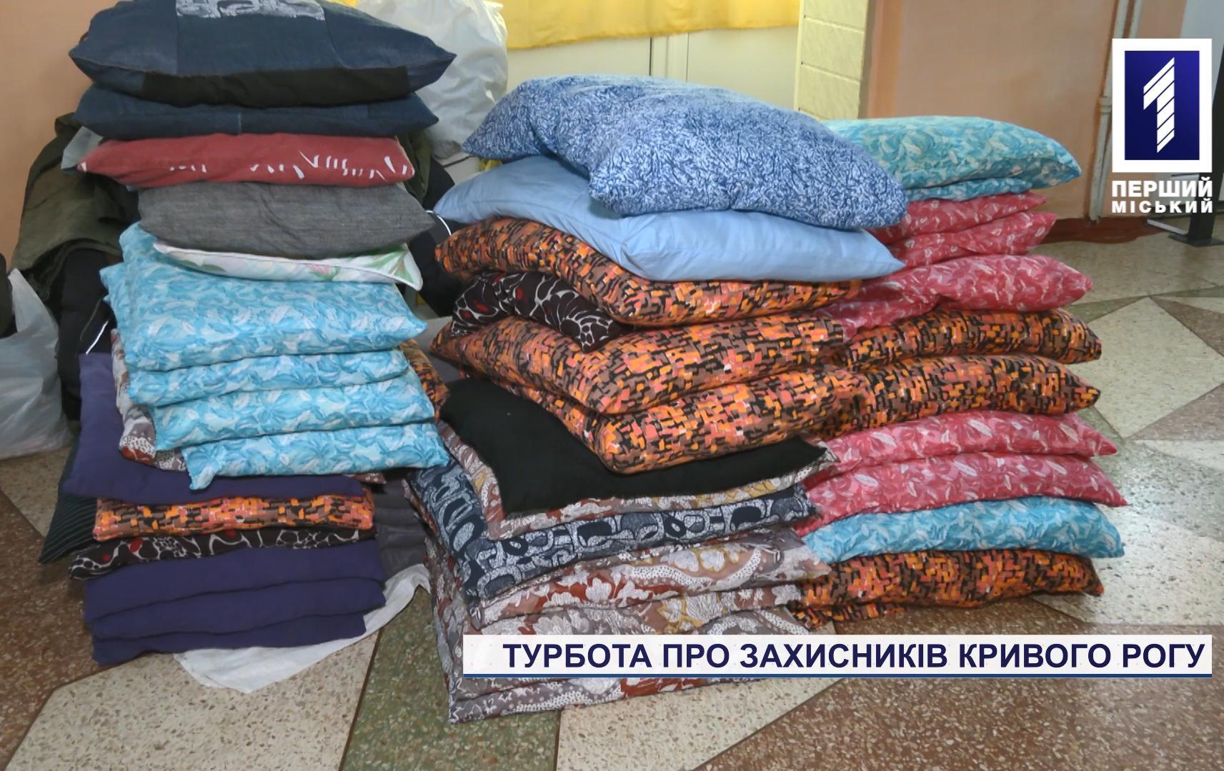 У Саксаганському районі Кривого Рогу містяни роблять сітки та подушки  для захисників на блок-постах