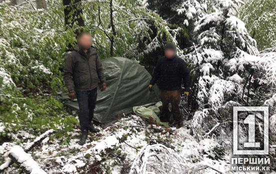 Не побоялися негоди і потрапили в об’єктив: у Карпатах за спробу втечі за кордон затримані молодики з Дніпропетровщини