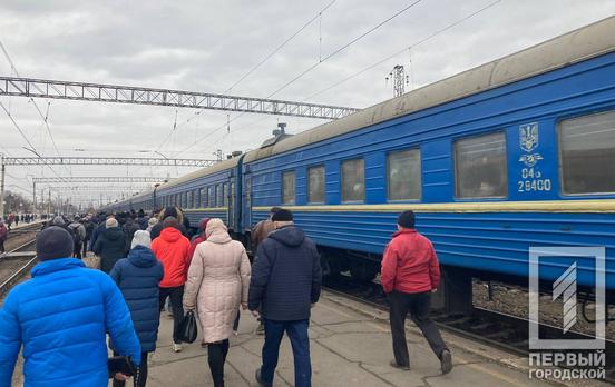 В Кривом Роге на 6 марта назначены дополнительные эвакуационные рейсы по железной дороге