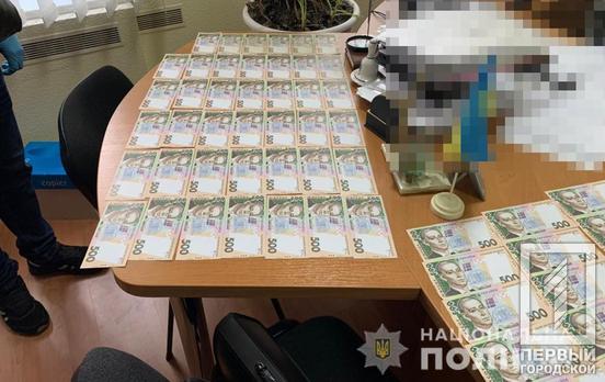 Полиция Кривого Рога задержала директора филиала метрологии, который вымогал деньги за сертификат на защитные маски