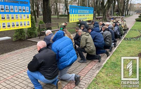 В одному з районів Кривого Рогу провели молебень за полеглими криворізькими захисниками, які боронили нашу державу у війні з росією