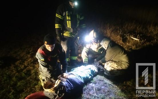 Возле Кривого Рога спасатели вытащили человека, который застрял в пруду