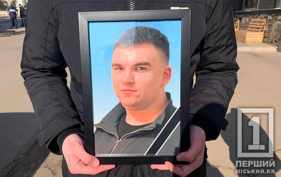 Кривий Ріг у жалобі: місто простилося з 21-річним Володимиром Піменовим, чиє життя обірвала російська ракета