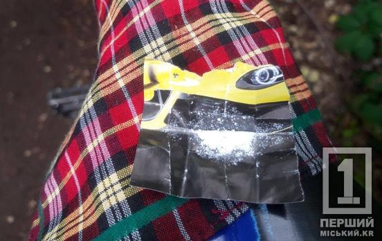 Підозріла поведінка не лишилась непоміченою: велопатруль виявив у криворожця згорток із наркотиками