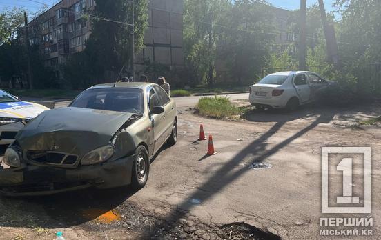 Двох дорослих та маленьку дівчинку ушпиталили: на Ярослава Мудрого зіткнулися Lanos та Renault