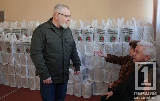 В Кривом Роге продолжается первая в этом году «волна» выдачи бесплатных продуктовых наборов для уязвимых слоев населения