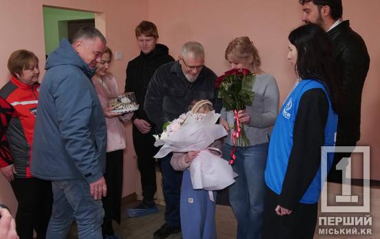 У Кривому Розі ключі від квартири отримала багатодітна родина з Херсонської області, яка втратила дім внаслідок бойових дій