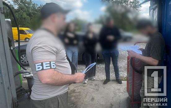 Контрафакт «гулял» по Днепропетровщине и соседним областям: в Кривом Роге разоблачили производителей нелегального топлива