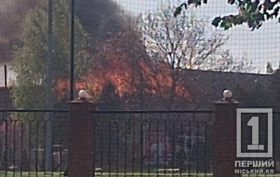 На місці працюють рятувальники: у Кривому Розі спалахнула локація, належна ФК «Кривбас»
