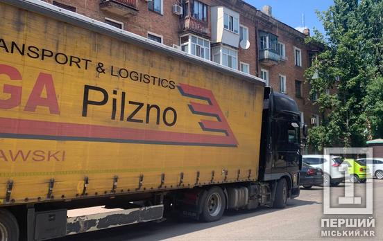 Обидві машини були на світлофорі: у Кривому Розі на Університетському проспекті вдарилися фура та Audi