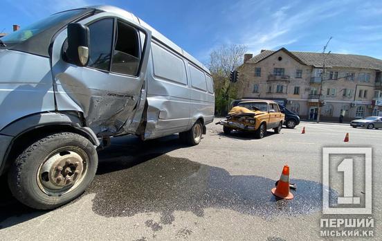 Водіям потрібна допомога медиків: поруч з «Рокуватою» серйозна ДТП з двома автомобілями