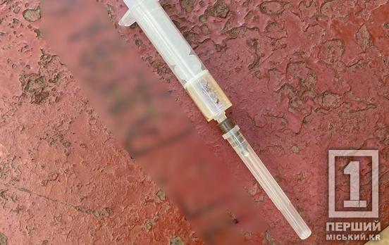 Не вдалося приховати і власний переляк, і наркотик: у Покровському районі Кривого Рогу затримали містянина