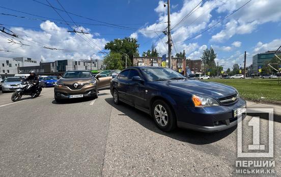 Будьте уважні на кільці: на 95-ому кварталі притерлися Chevrolet та Renault