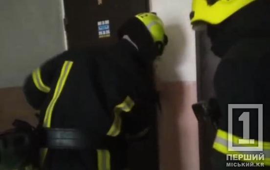 У Покровському районі рятувальники виявили тіло чоловіка у зачиненій квартирі