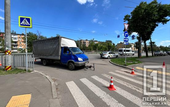 Травма голови і перелом : у Кривому Розі «Газель» збила чоловіка на самокаті